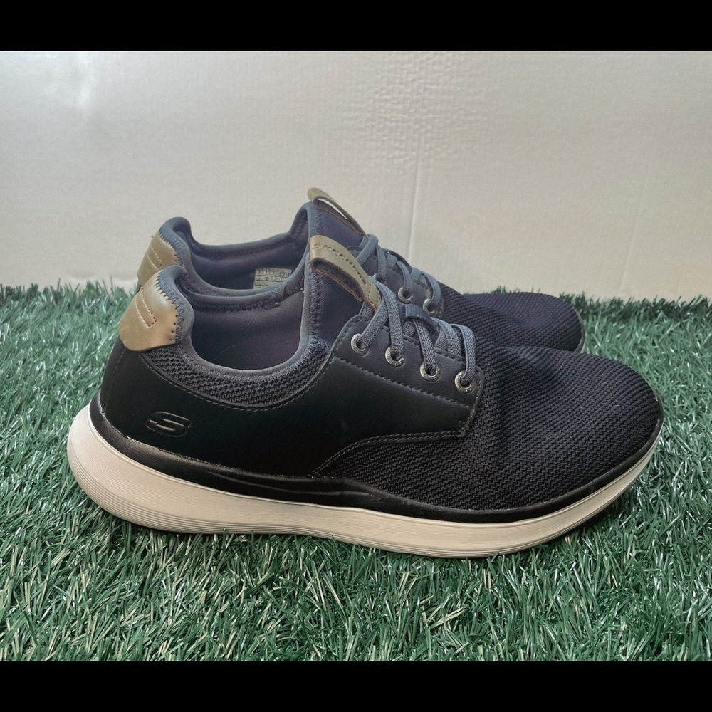Skechers Streetwear With Air Cooled Memory Foam Relaxed Fit Men's Shoes